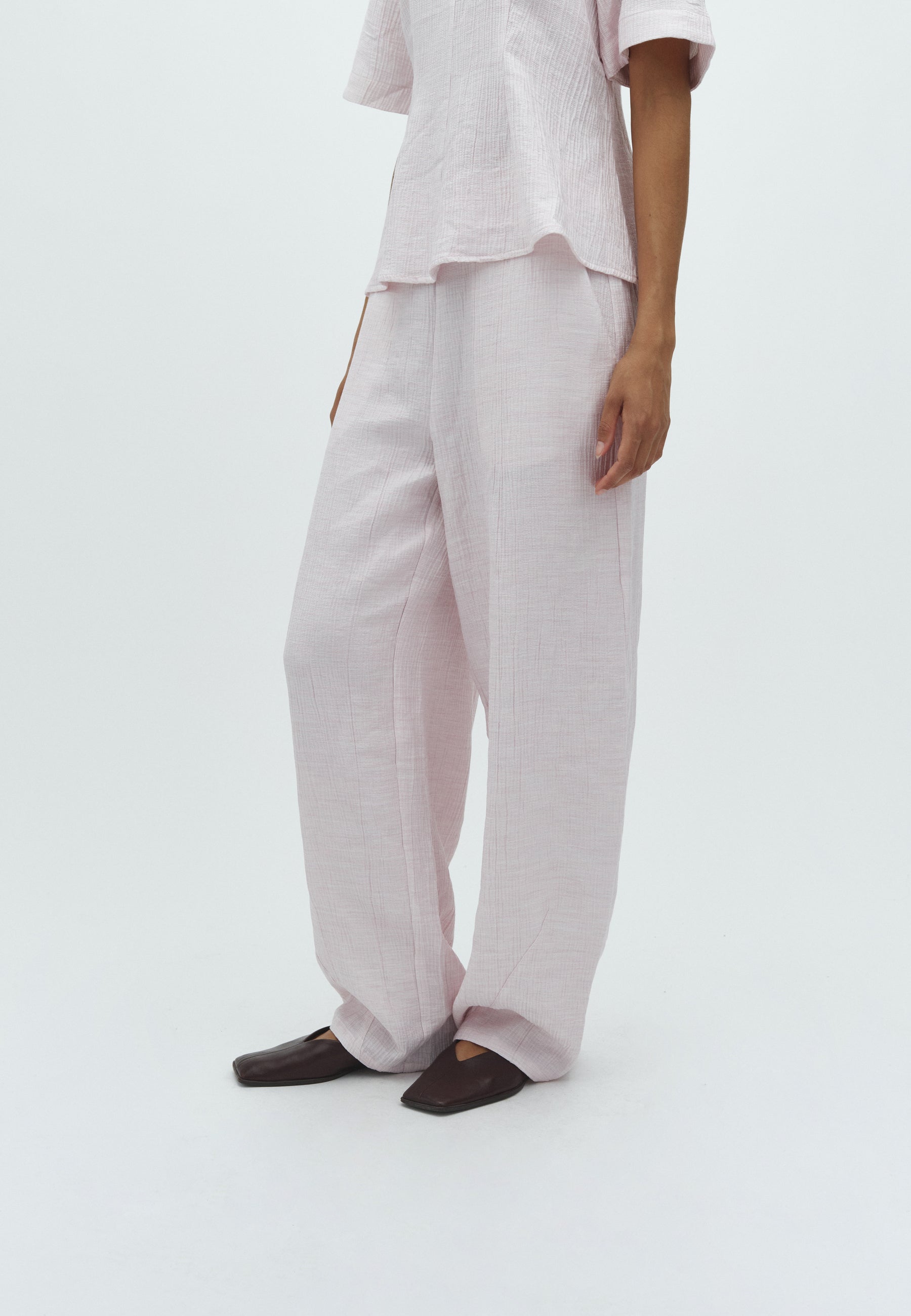 Emryn-M_Light Pink_Model_0