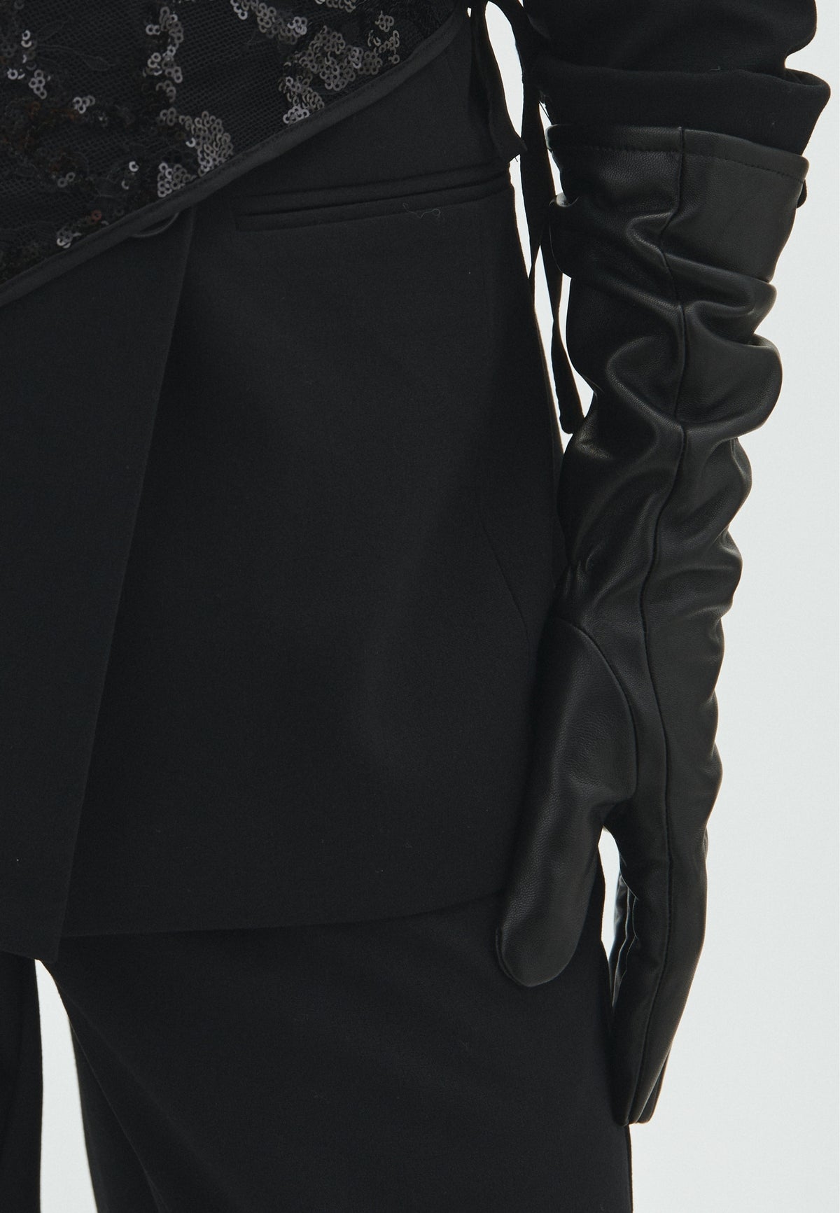 Holy_Black_Model_1