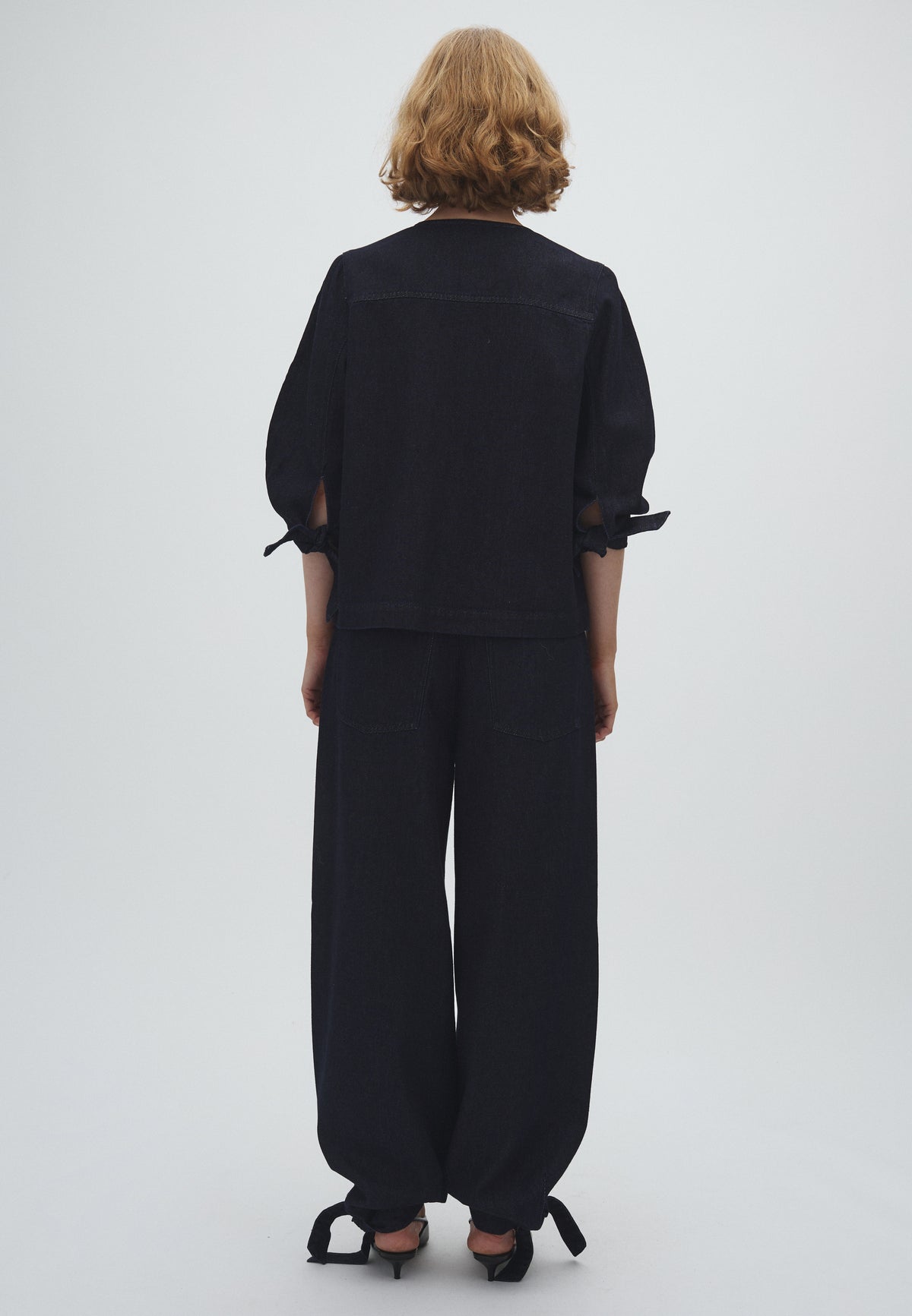 Haloan-M_Dark Blue_Model_5