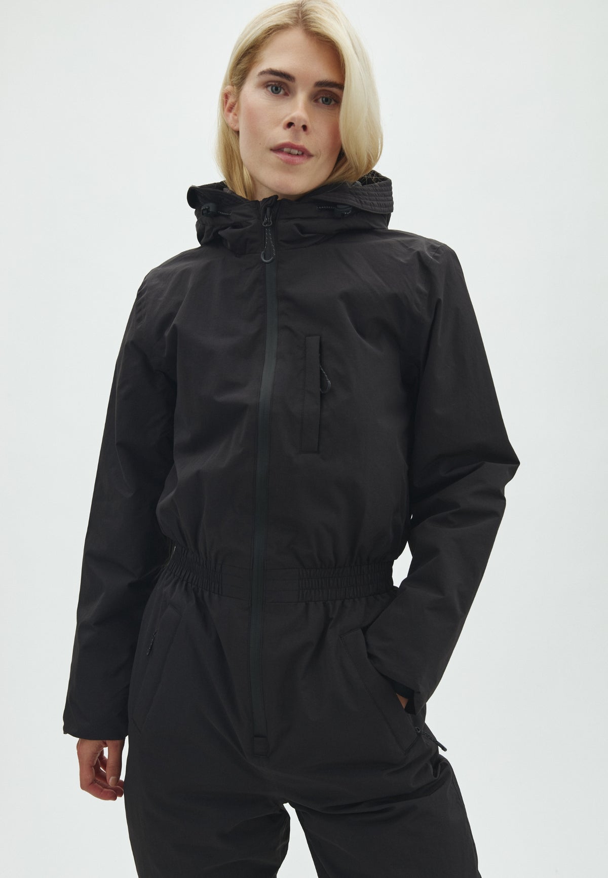 Izabela-M_Black_Model_1