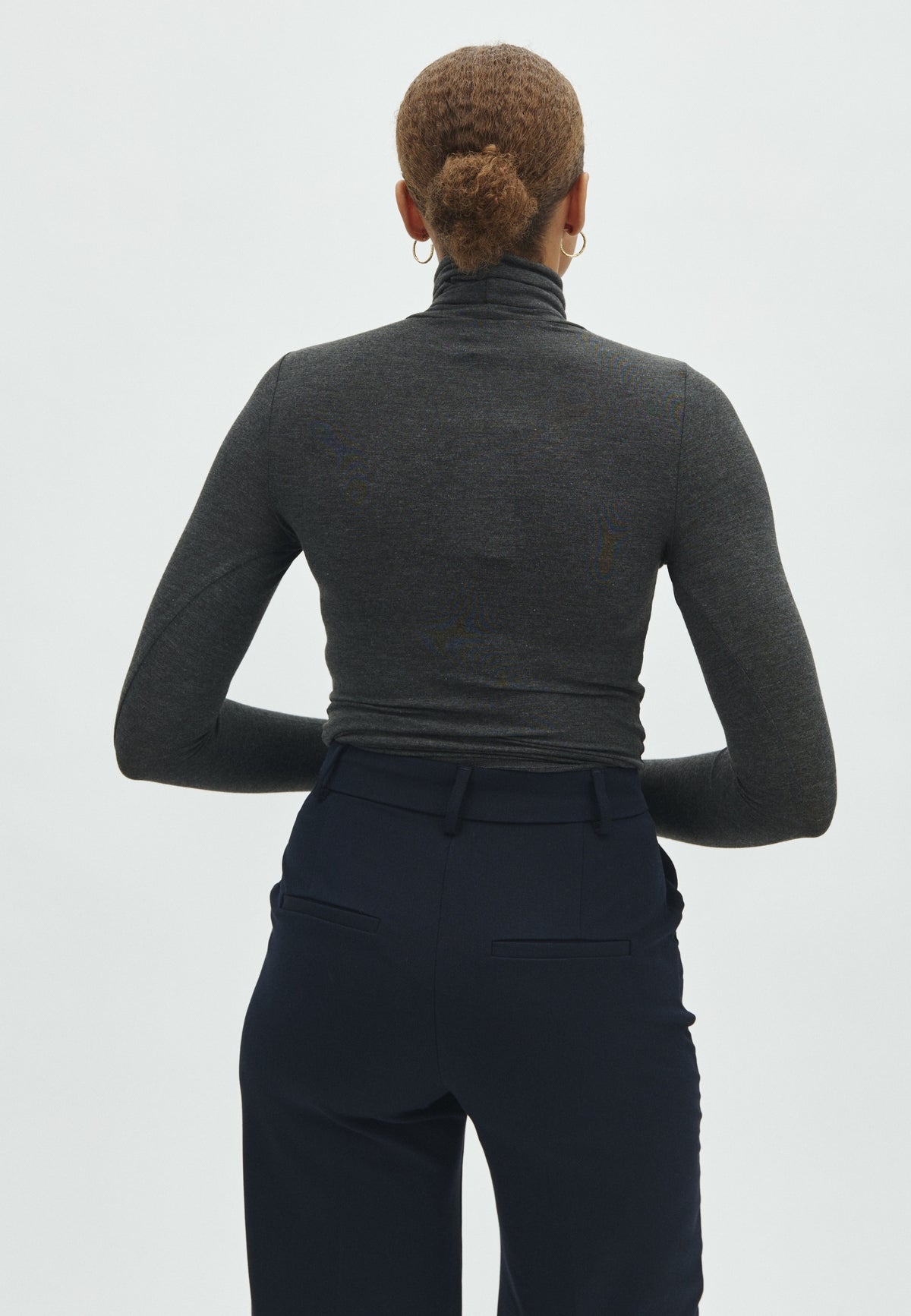 Ina_Dark Grey Melange_Model_2