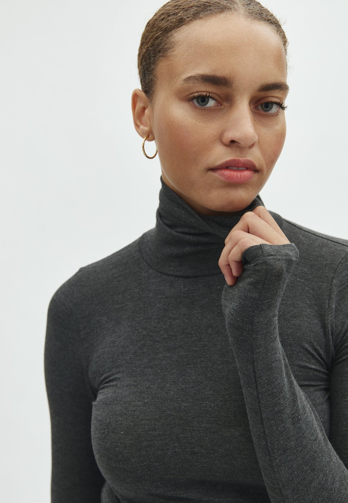 Ina_Dark Grey Melange_Model_1